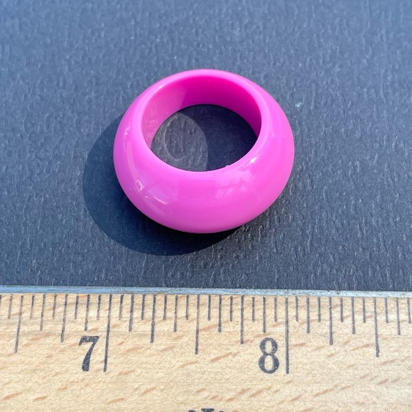 Retro Pink Plastic Ring Size 7.5 - Picture 3 of 4